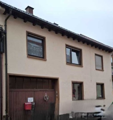 Ein-/Zweifamilienhaus mit großem Garten und Pool (Provisionsfrei)