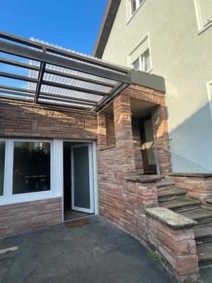Freundliche und sanierte 2-Zimmer-Erdgeschosswohnung mit EBK in Heilbronn/Sonth.
