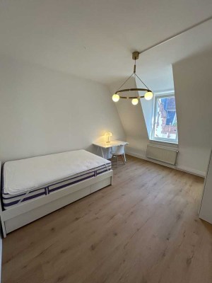 Möbliertes Zimmer in 2-Zimmer-Wohnung in Heidelberg-Neuenheim