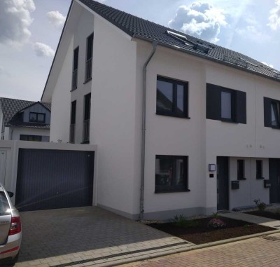Neubau Zweitbezug Freundliche 5-Zimmer-DHH in Mülheim Selbeck KFW-55 direkt vom Eigentümer
