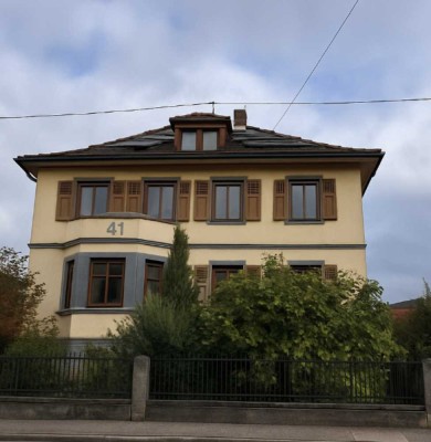 Großzügige 5-Zimmer-Wohnung in wunderschöner Jahrhundertwende Villa