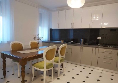 Stilvolle, modernisierte 2-Raum-Wohnung mit gehobener Innenausstattung mit EBK in Schwäbisch Hall