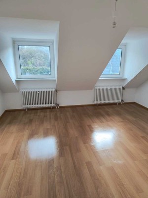 NEU: Dachgeschosswohnung über DM