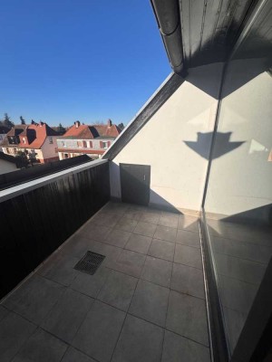 **Renovierte Dachgeschosswohnung mit Loggia-Einzugsbereit**