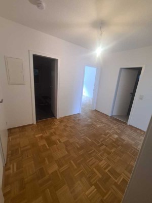 Stilvolle 3-Raum-Hochparterre-Wohnung mit gehobener Innenausstattung, Loggia/Balkon in Hattersheim