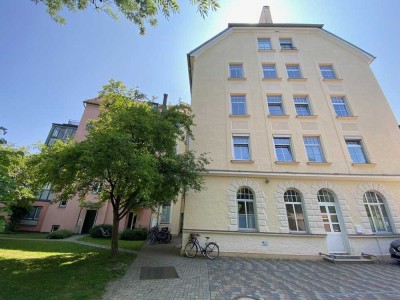 Freie 2-Zi. plus Wohnküche im Denkmalschutz-Altbau Nähe Pasinger Stadtpark