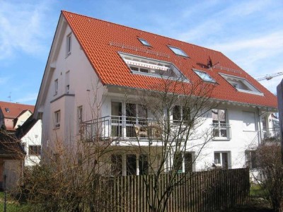Ein kleiner Garten gehört dazu - KFZ-Stellplatz inklusive