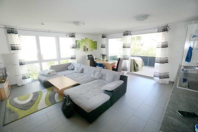 Modern und hell mit Einbauküche, großem Balkon und 2 TG-Plätzen*zentrale&ruhige Lage*