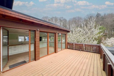 Exclusive 4-Zimmer-Wohnung mit Wintergarten, großer Dachterrasse und Balkon in ruhiger Waldrandlage!