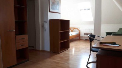Nahe Uni :1 Zimmer,Bad,Küchenzeile,möbiliert,DG,sehr ruhiges Haus