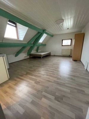 Schöne, gepflegte 1-Zimmer-DG-Wohnung zur Miete in Steinenbach / Aulendorf.