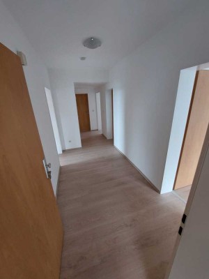 Helle 3-Zimmer-Wohnung mit zwei Balkonen in Langenfeld-Richrath