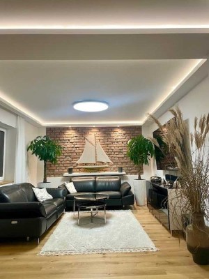 Provisionsfrei - Energetisch saniertes EFH mit Einliegerwohnung und zwei großen Terrassen