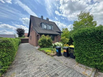 Freistehendes Einfamilienhaus mit Doppelgarage und Garten in Bielefeld-Senne