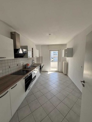 Geschmackvolle 3-Raum-Wohnung mit gehobener Innenausstattung mit Balkon und EBK in Bad Vilbel