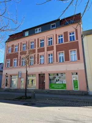 Großzügige 2-Zimmer-Wohnung im Seitenflügel zu vermieten!