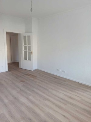 Gut gelegene, frisch renovierte 3,5-Raum-EG-Wohnung mit Balkon in Mülheim an der Ruhr