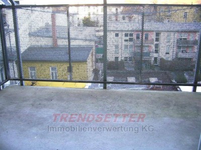 Sonniger 4 ZIMMER-Altbau, ruhiger Balkon, extra Wohnküche möbliert, Bad mit Dusche, WC, WG-tauglich!