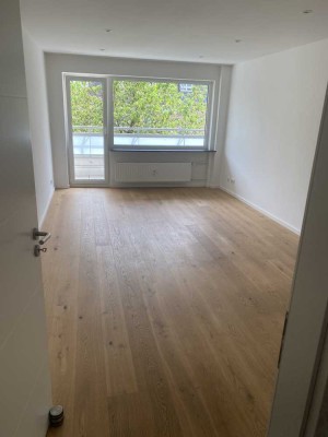 Stilvolle 1-Zimmer-Wohnung mit gehobener Innenausstattung mit EBK in München Schwabing