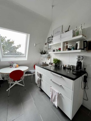 Stilvolle 3-Zimmer-Dachgeschosswohnung mit hohen Decken