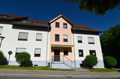 3-Raum-Wohnung mit Terrasse, Tageslichtbad und Stellplatz im Grünen