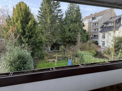 Gepflegte 3,5-Zimmer Wohnung mit Balkon im 1. OG in Düsseldorf-Benrath (Rathausviertel)