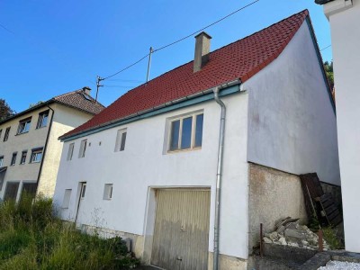 Attraktives Einfamilienhaus zum Selbstausbau - Ideal für Handwerker !
