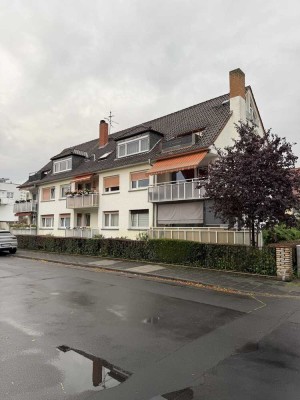 Kernsanierte schöne 3-Zimmer-Dachgeschosswohnung mit Balkon