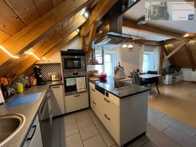 Loftähnliche Kuscheloase für Single - Dachbalken - Kamin - EBK - viel mehr als 1,5 Zimmer!
