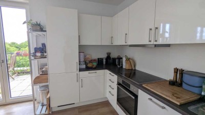 Geschmackvolle 3-Raum-DG-Wohnung mit riesiger Dachterasse mit Blick ins Grüne und EBK in Neukölln