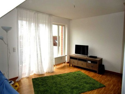 BERUFSPENDLER AUFGEPASST DACHGESCHOSS-WOHNUNG PARKETT BALKON AUßENSTELLPLATZ KÜCHENÜBERNAHME MÖGL.