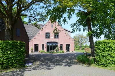 Luxus trifft Landidylle – Stilvolles Anwesen mit Parkgarten