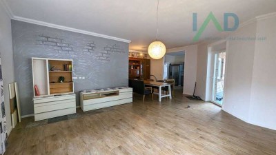 Repräsentativer Bungalow, ebenerdig und großzügig aufgeteilt mit Halle, Pool und Gartenhaus