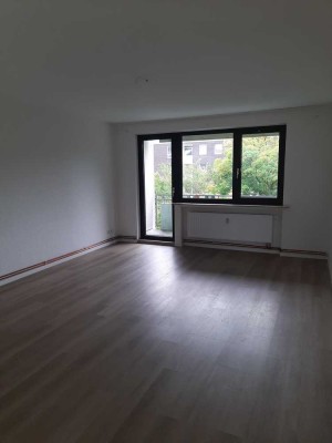 Tolle 3-Zimmer-Wohnung mit Balkon! EN Scroll DOWN!