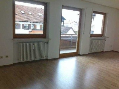 zentrumsnahe und dennoch sehr ruhige 3,5-Zimmer-Wohnung mit Balkon und EBK in Füssen