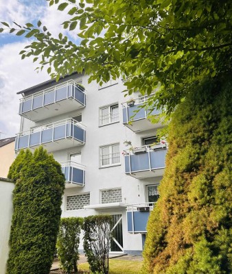 Großzügige renovierte Dachgeschosswohnung mit Charme