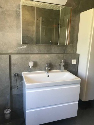 2022 Vollständig renovierte 4-Zimmer-Wohnung mit Balkon und EBK in Esslingen am Neckar