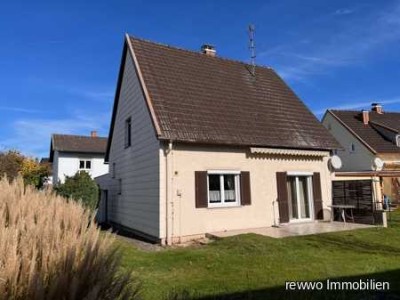 Einfamilienhaus mit Garage in ruhiger Lage zu verkaufen