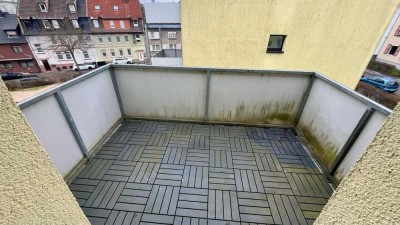 * renovierte 3 ZKB mit großem Balkon * Bad mit Fenster * 2. OG