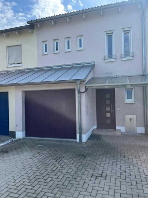 Architektonisch schönes und großzügig gestaltetes RMH mit EBK -7 Zimmer-Garage-in Gaimersheim-