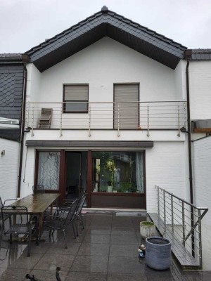 Schönes und gepflegtes 4,5-Raum-Reihenhaus in Langenfeld (Rheinland)