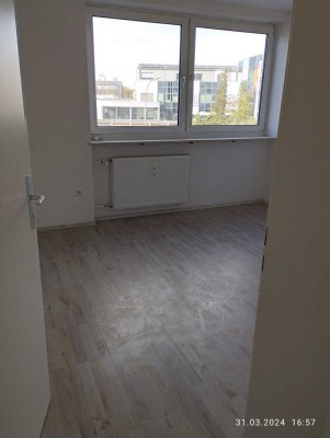 Helle 3-Zimmer-Wohnung mit Balkon und Einbauküche im 1. OG in Ingolstadt Nordost