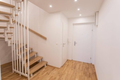 Einzigartige 2 Zimmer Maisonette-Eigentumswohnung im Herzen Hietzings zu verkaufen! Inkl. KFZ-Stellplatz in Tiefgarage &amp; Terrasse mit traumhaftem Ausblick! PROVISIONSFREI!!