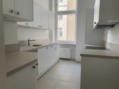 umfassend sanierte 5 Zimmer Wohnung mit EBK, Wannenbad und Gäste-WC