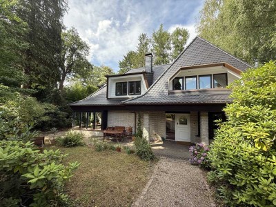 Einmalig: freistehende 6-Zimmer-Villa mit luxuriöser Innenausstattung im Grünen
