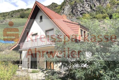 Zwischen Weinbergen und Ahr: Freistehendes Familienhaus mit Gestaltungsspielraum