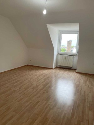 Befristete Mietdauer! 2-Zimmer Dachgeschosswohnung im Nordend - ideal für Handwerker