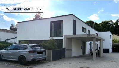 WEIGERT: Modernes & gehobenes Architekten-Reiheneckhaus mit Carport in ruhiger Lage in Gauting