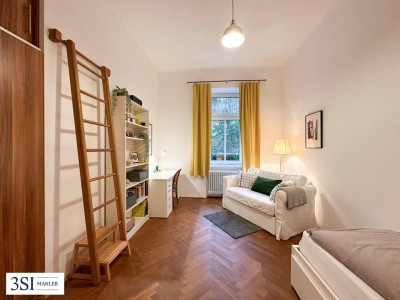 Ein Wohntraum im Grünen: Stilvolle 4-Zimmer-Wohnung mit großer Terrasse und Pool in sonniger Westlage