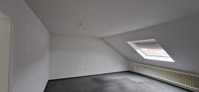 Freundliche 2-Raum-Küche Bad DG-Wohnung in Wilhelmshaven Zentrum